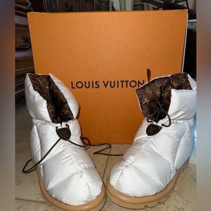 Louis Vuitton Women's White & Brown Pillow Comfort Snow Boots. BRAND NEW!